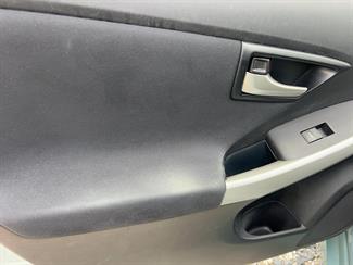 2012 Toyota Prius - Thumbnail