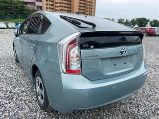 2012 Toyota Prius - Thumbnail