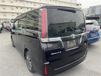 2020 Toyota Esquire - Thumbnail