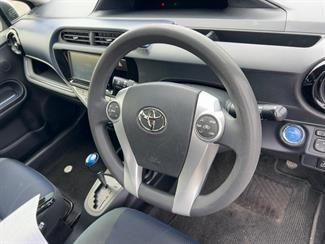 2015 Toyota Aqua - Thumbnail
