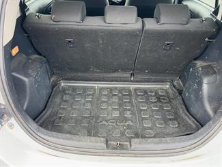 2015 Toyota Aqua - Thumbnail