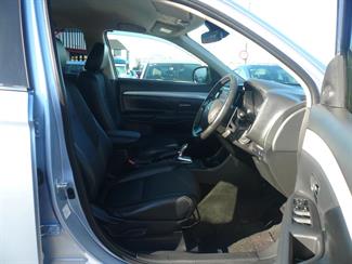 2013 Mitsubishi Outlander - Thumbnail