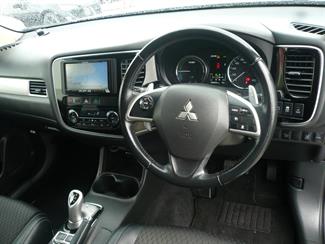 2013 Mitsubishi Outlander - Thumbnail