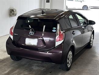 2015 Toyota Aqua - Thumbnail