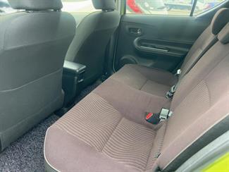 2015 Toyota Aqua - Thumbnail