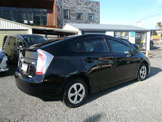 2014 Toyota Prius - Thumbnail