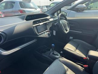 2013 Toyota Aqua - Thumbnail