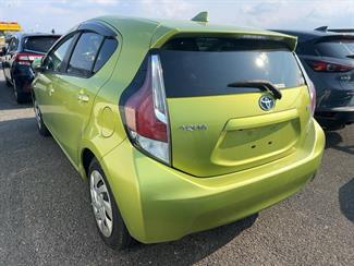 2015 Toyota Aqua - Thumbnail