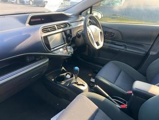 2015 Toyota Aqua - Thumbnail