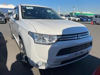 2014 Mitsubishi Outlander - Thumbnail