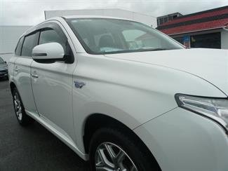 2014 Mitsubishi Outlander - Thumbnail