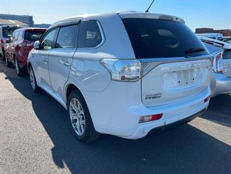 2014 Mitsubishi Outlander - Thumbnail