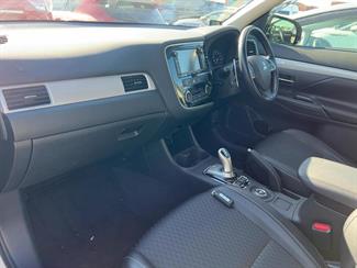 2014 Mitsubishi Outlander - Thumbnail