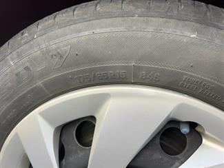 2015 Toyota Aqua - Thumbnail