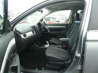 2013 Mitsubishi Outlander - Thumbnail