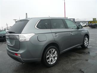 2013 Mitsubishi Outlander - Thumbnail