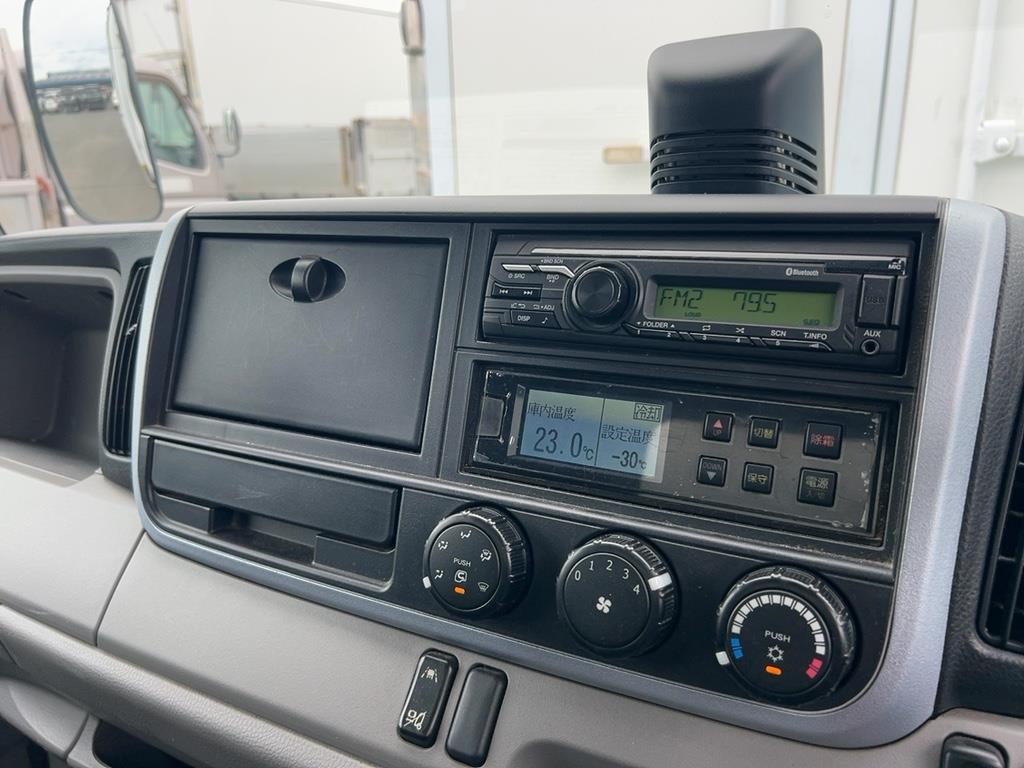 2020 Mitsubishi CANTER