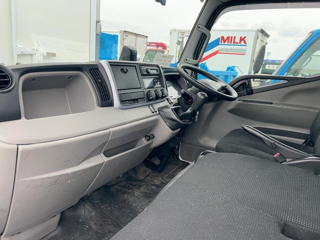 2020 Mitsubishi CANTER