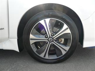 2019 Nissan LEAF - Thumbnail