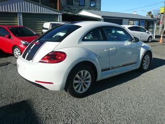 2014 Volkswagen beetle - Thumbnail