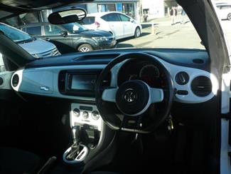 2014 Volkswagen beetle - Thumbnail