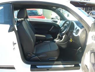 2014 Volkswagen beetle - Thumbnail