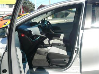 2012 Toyota Aqua - Thumbnail