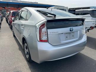 2015 Toyota Prius - Thumbnail