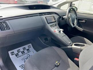 2015 Toyota Prius - Thumbnail