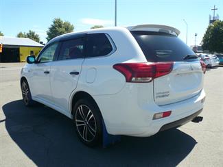 2014 Mitsubishi Outlander - Thumbnail