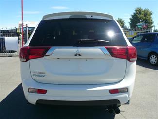 2014 Mitsubishi Outlander - Thumbnail