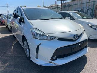 2016 Toyota Prius - Thumbnail