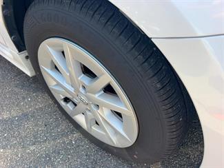 2016 Toyota Prius - Thumbnail