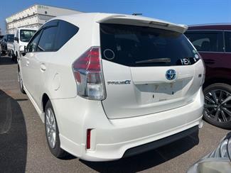 2016 Toyota Prius - Thumbnail