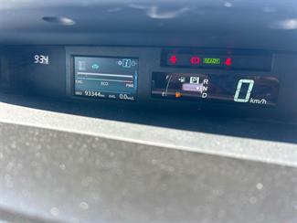 2016 Toyota Prius - Thumbnail