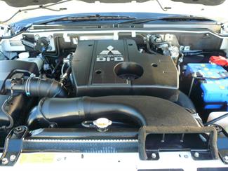 2013 Mitsubishi Pajero - Thumbnail