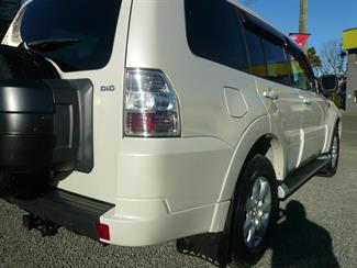 2013 Mitsubishi Pajero - Thumbnail