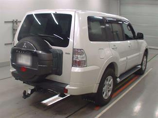 2013 Mitsubishi Pajero - Thumbnail