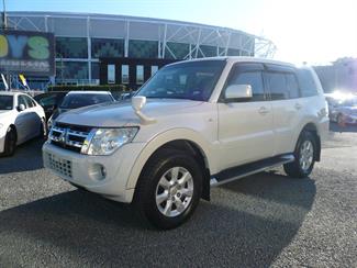 2013 Mitsubishi Pajero - Thumbnail