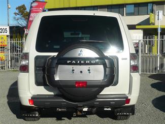 2013 Mitsubishi Pajero - Thumbnail