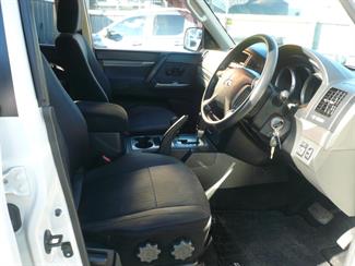 2013 Mitsubishi Pajero - Thumbnail