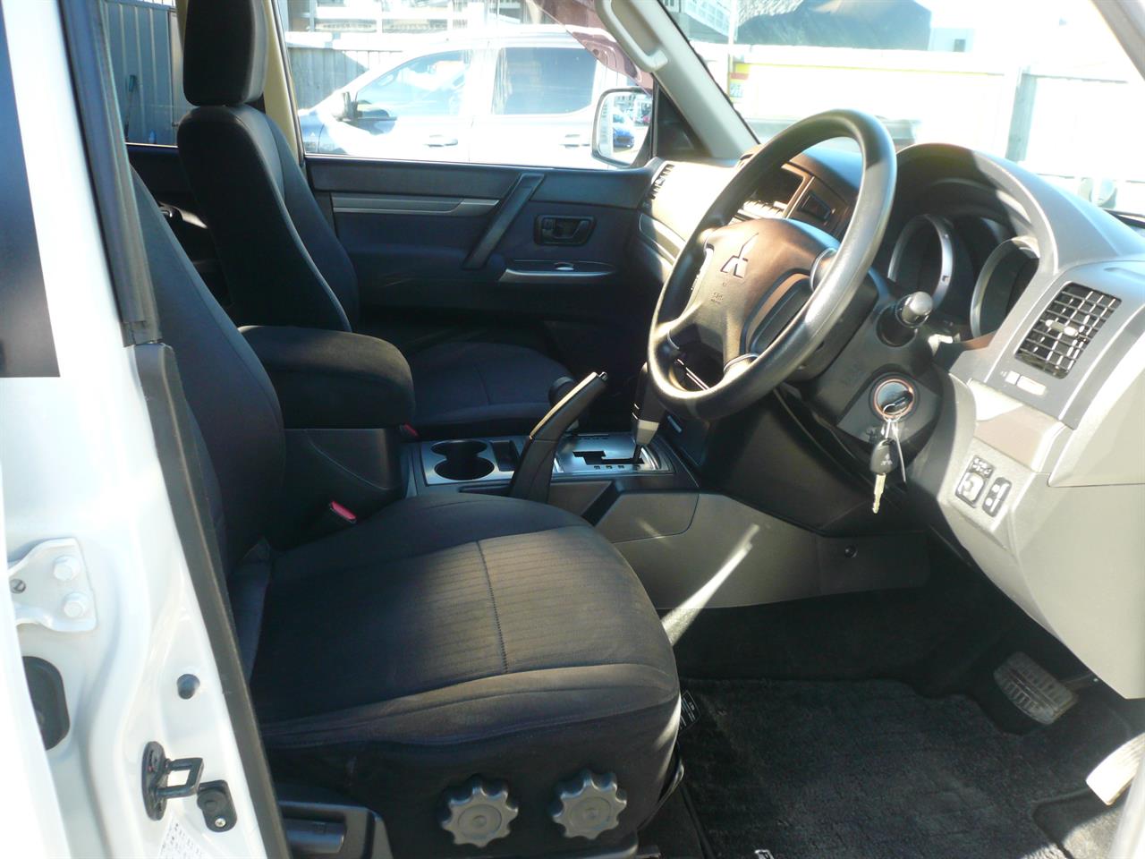 2013 Mitsubishi Pajero
