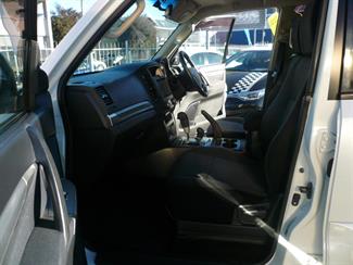 2013 Mitsubishi Pajero - Thumbnail