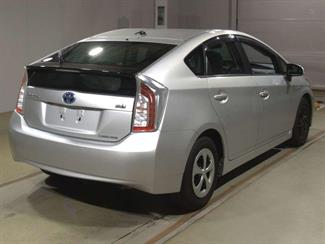 2015 Toyota Prius - Thumbnail