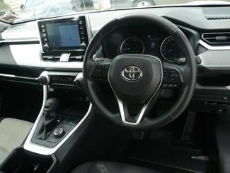 2022 Toyota RAV4 - Thumbnail