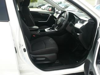 2022 Toyota RAV4 - Thumbnail