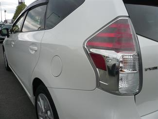 2021 Toyota Prius - Thumbnail