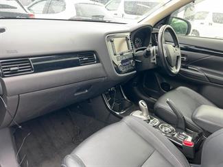 2013 Mitsubishi Outlander - Thumbnail