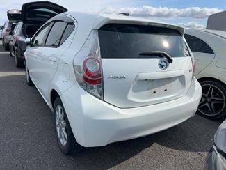 2013 Toyota Aqua - Thumbnail