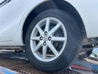 2013 Toyota Aqua - Thumbnail